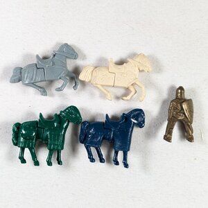 Set of 4 plastic medieval horse toys + metal knight figurine